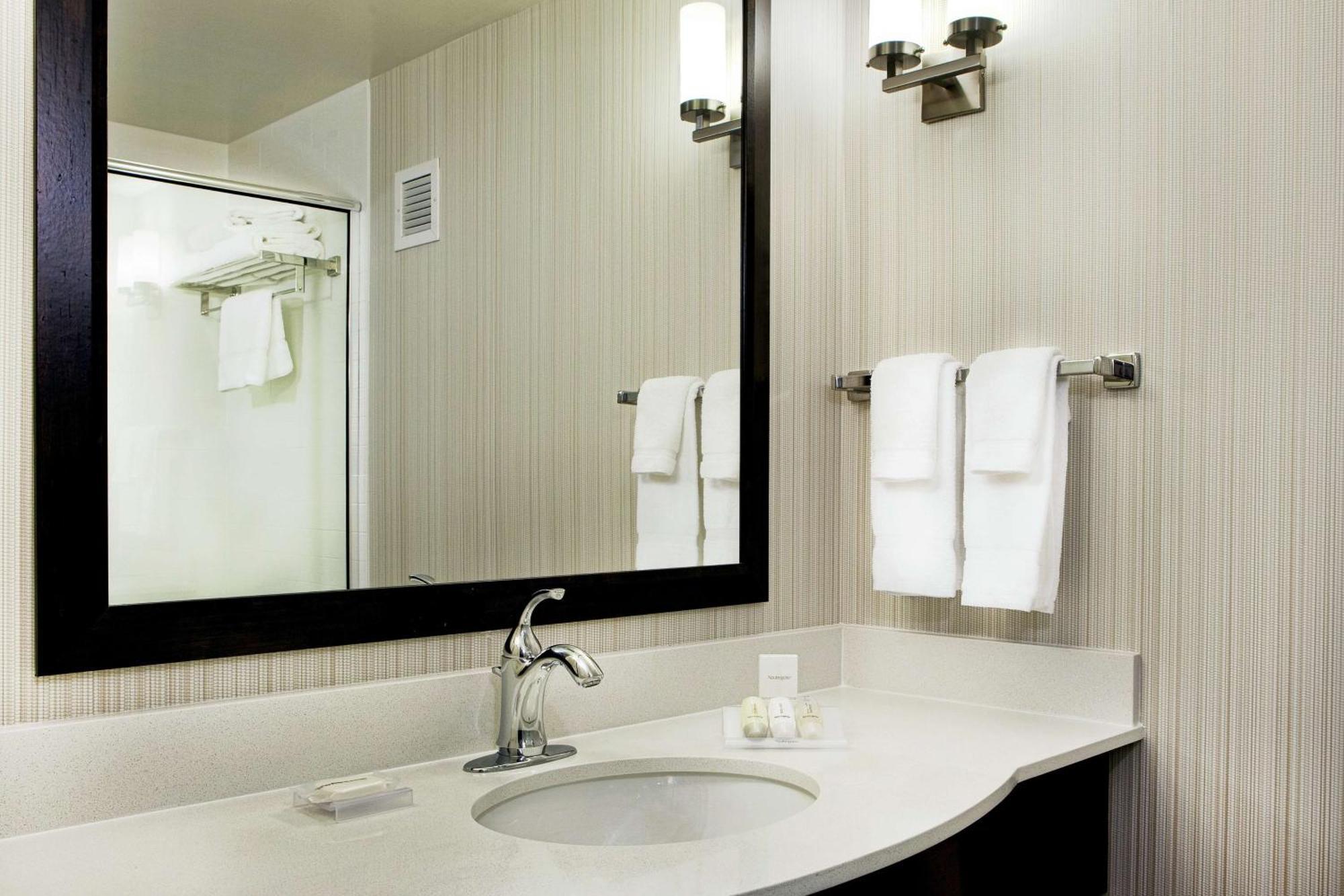 Hilton Garden Inn Portland Airport Exterior foto